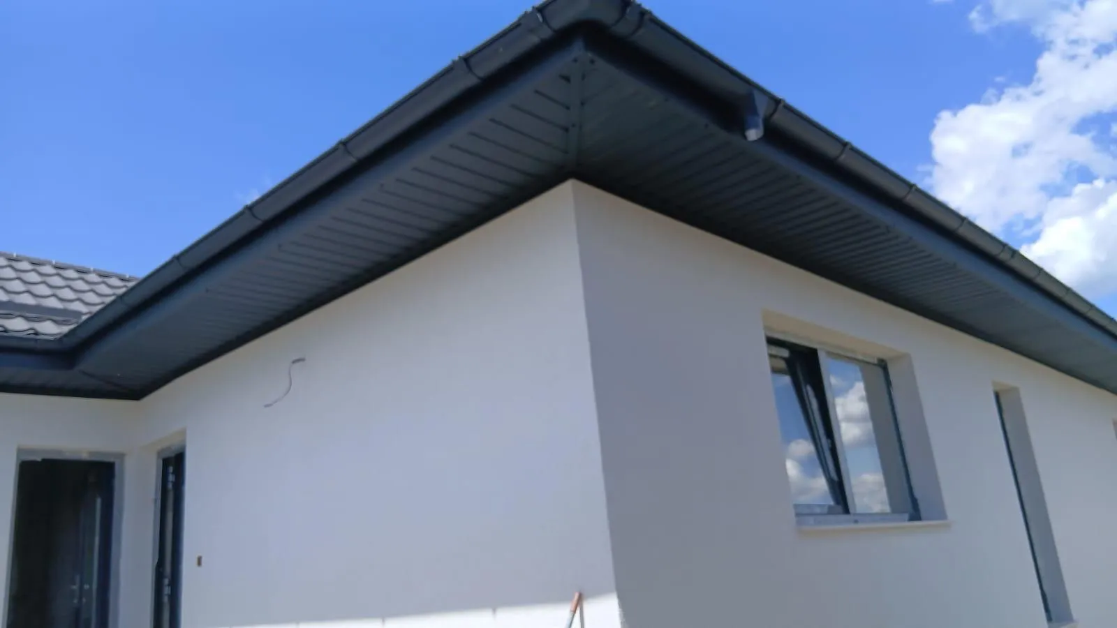 Finishing details on an anthracite roof